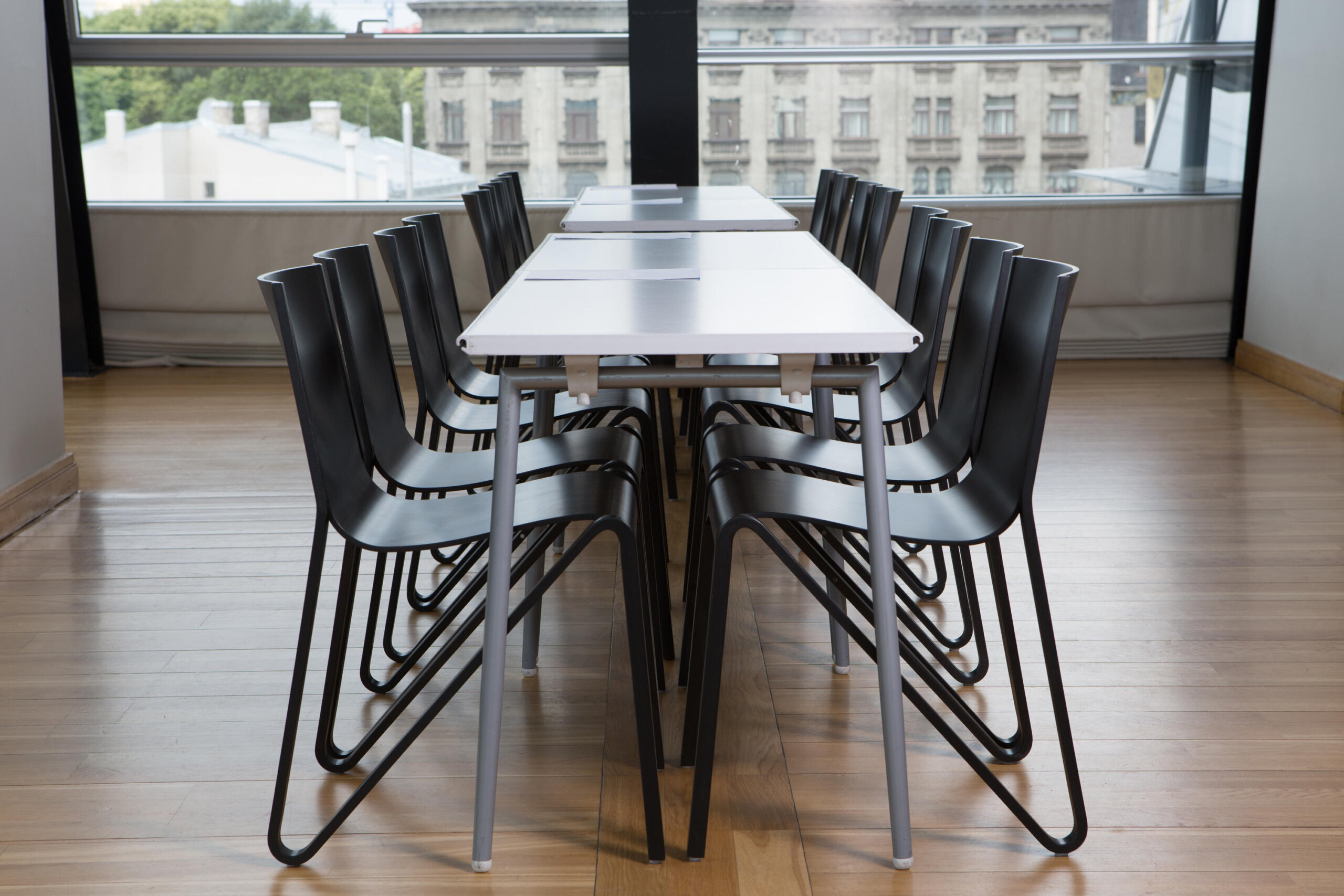 zestychair-2zesty-meetingroom-roof-black-stain-b.jpg